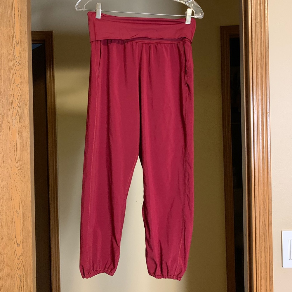 Lululemon mid rise cropped joggers size 6